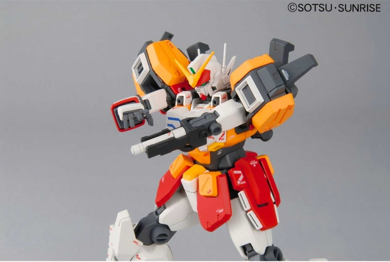 Gundam Heavyarms Master Grade side pose